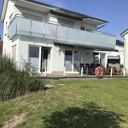 Strandhaus-seeschwalbe * Fehmarnsund